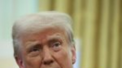 Trump semnează un ordin executiv pentru a reduce finanțarea acordată NPR și PBS