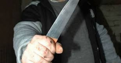Adolescentul de 15 ani care şi-a înjughiat mortal cumnatul a fost prins de poliţişti într-un autobuz