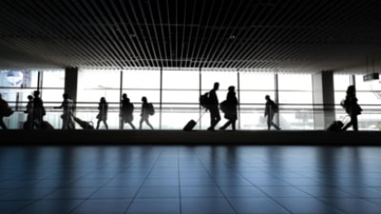 Avertisment pentru români după atacurile cibernetice din aeroporturile europene. Ce recomandă MAE