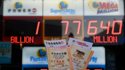S-a dus să-și spele mașina și a cumpărat un bilet Powerball. Când a verificat numerele, a avut un șoc. „Soția mea a crezut că mint”