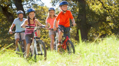 Vacanțe pe două roți: cum să organizezi o tură cu bicicleta în natură pentru întreaga familie