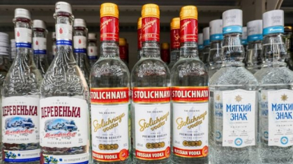 Producția de votcă, în cădere liberă în Rusia, deși rușii beau mai multe băuturi spirtoase ca niciodată