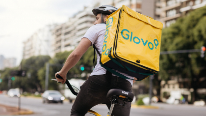 Muncitori din Glovo, Uber și Bolt, organizați într-un sindicat. Blocul Național Sindical lansează SLPD