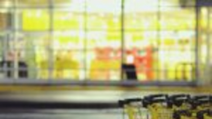 Concedieri masive făcute de Auchan! Peste 700 de angajați dați afară și 25 de magazine închise