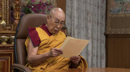 Dalai Lama își anunță planul de succesiune după 14 ani de consultări. China, furioasă: Reîncarnarea trebuie aprobată de Beijing