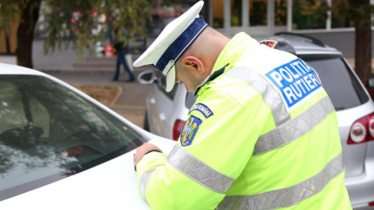 Faptele pentru care şoferii români pot fi amendaţi chiar şi în parcările mall-urilor şi supermarketurilor. Sancţiunile depăşesc 700 de lei