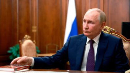 Șeful MI6, despre „beneficiile” războiului din Ucraina. „Putin a mușcat mai mult decât poate mesteca”