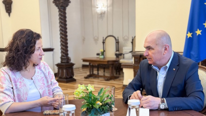 Bolojan, întâlnire cu Roxana Mînzatu, vicepreședinta Comisiei Europene. Securitatea și absorbția fondurilor europe, pe agenda discuțiilor