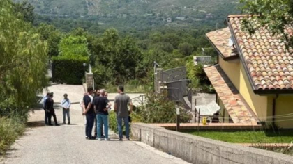 Un italian s-a trezit cu 3 hoți în casă, așa că a scos pușca și a tras. Apoi a ascuns cadavrul unuia dintre ei