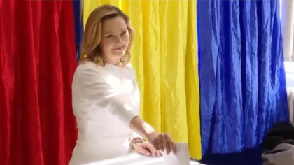 Elena Lasconi a venit la vot alături de soţ şi câţiva membri USR: „Aşteptarea mea este locul 1”