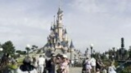 Un bărbat din Marea Britanie ar fi încercat să organizeze o „nuntă falsă” cu o fetiță de 9 ani la Disneyland Paris
