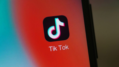 Cine ne va plăti pensiile? 7 din 10 tineri din România sunt captivi pe TikTok