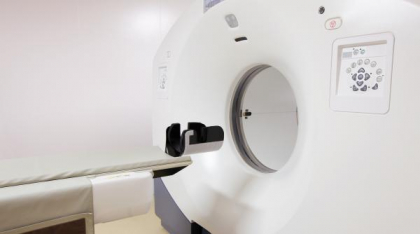 Bolnavii de cancer, condamnaţi la moarte de statul român. Nu există suficiente aparate PET-CT în ţară, iar cele pe care le avem nu merg