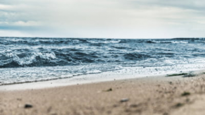 O româncă a murit în timp ce făcea baie în mare, pe o plajă din Italia. Femeia împlinea 64 de ani chiar miercuri