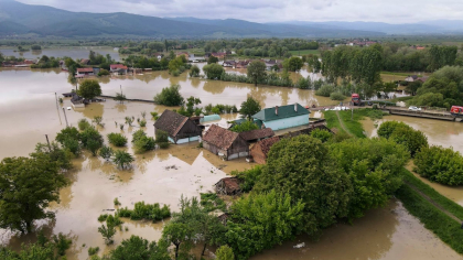 Risc de viituri în judeţele Argeş, Dâmboviţa şi Tulcea până miercuri