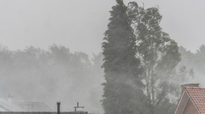 Alertă meteo imediată: A fost emis un cod roșu de ploi torențiale și grindină de mari dimensiuni