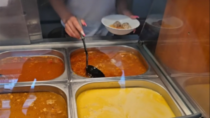 Ce a primit un vlogger care comandase ciorbă cu perișoare într-un local de pe litoral. ”Ați mânca așa ceva?”