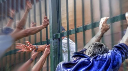 Aproape 200 de migranţi arestaţi după îngheţarea cererilor de azil în Grecia