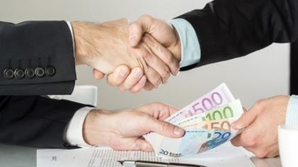 Până la ce vârstă poți obține un credit. Diferențe majore între cele mai mari bănci din țară