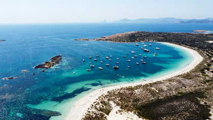 „Maldivele Mediteranei” se află la o aruncătură de băț de România. Turiștii au fost fascinați de acest loc superb: „Cea mai spectaculoasă plajă”