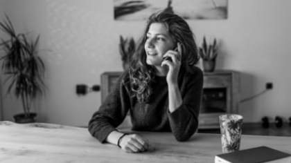 Eticheta se schimbă: Generația Z răspunde la telefon într-un mod nou care derutează pe toată lumea