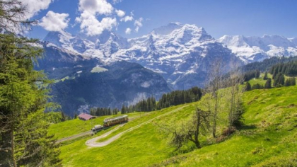 Fenomenul „coolcation”, tot mai popular în rândul turiștilor. Călătorii aleg ținutul lui Heidi din Elveția în locul destinațiilor consacrate din Grecia sau Italia