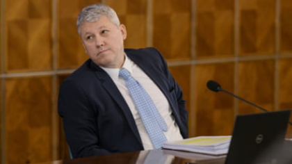 Premierul interimar Cătălin Predoiu începe întâlnirile de lucru cu miniștrii. Are un mandat cu atribuții restrânse, de maxim 45 de zile