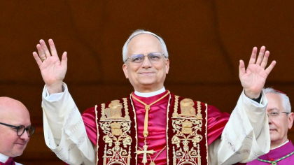 „Isus a fost migrant“. A votat cu republicanii, dar criticat politicile lui Trump. Cine este cu adevărat Papa Leo al XIV-lea?