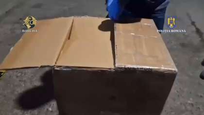Doi tineri reținuți în București pentru trafic internațional de cocaină și canabis. Drogurile erau ascunse în colete