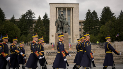 MApN: Ceremonie militară de Ziua Independenței la Monumentul Eroilor Patriei