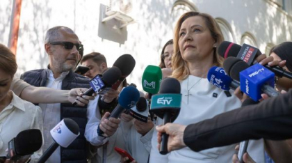 Lasconi, întrebată pe cine preferă în turul 2, Antonescu sau Dan: Pe Brad Pitt