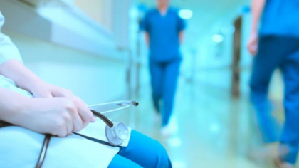 Medic prins în flagrant când lua mită