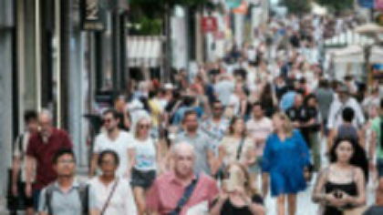 Tinerii europeni încep să prefere autoritarismul în locul democrației, relevă un sondaj