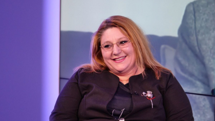 Liderul Partidului S.O.S. România și europarlamentarul român Diana Șoșoacă la pelerinajul Sfintei Cuvioase Parascheva din Iași. Singurul politician care se află printre români &amp;#8211; LIVE VIDEO