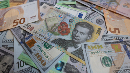 Curs valutar joi, 9 octombrie. Leul se apreciază față de euro și dolar