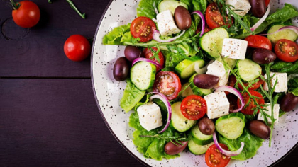 Ingredientele pe care nu ar trebui să le adaugi niciodată în salata grecească. Specialiștii în gastronomie trag un semnal de alarmă: „Ar fi dezgustător”