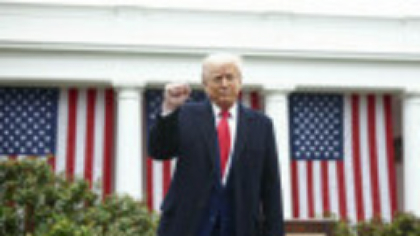 Val de scumpiri în SUA, după tarifele impuse de Trump. Primele mari companii care anunță creșteri de prețuri