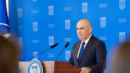 Bolojan , întrebat despre subvențiile încasate de partide de la bugetul de stat: “Consider că sumele alocate partidelor pot fi reduse în perioada următoare, mai ales reglementate” (VIDEO)