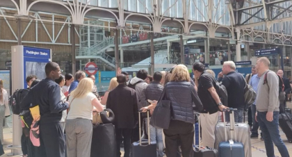 O pană uriașă de curent afectează metroul din Londra: pasageri blocați, mai multe linii suspendate și stații închise