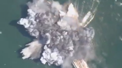 Momentul în care rușii au lovit și scufundat o navă de război ucraineană la vărsarea Dunării în Marea Neagră. Kremlinul a confirmat atacul VIDEO