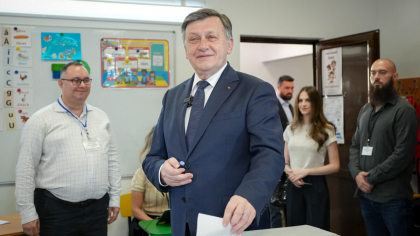 Crin Antonescu, prima reacție după ce a ieșit la egalitate cu Nicușor Dan. De ce se teme după afișarea primului exit poll
