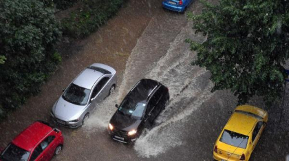 34 de localități din 17 județe și Capitala, afectate de furtunile de ieri