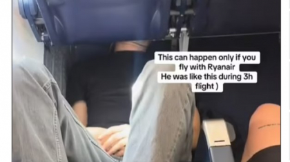 Un clip cu poziția în care dormea un pasager în avion a devenit viral pe TikTok. „A fost așa în timpul unui zbor de trei ore” / „De fapt, nu este o idee rea...”