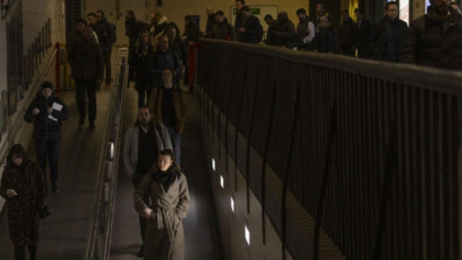 Blackout și în Londra! Haos la metrou, trenuri oprite între stații, zeci de mii de oameni evacuați din subteran