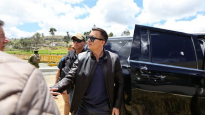 Preşedintele Ecuadorului, nevătămat după o tentativă de asasinat. 5 suspecți, arestați de polițiști VIDEO