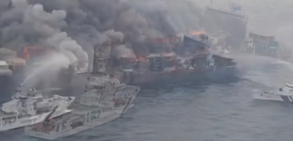 O navă care transporta 3.000 de mașini s-a scufundat în Pacific. Vasul ardea de la începutul lunii iunie