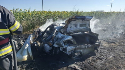 Accident grav în Teleorman: Un autoturism a luat foc după ce s-a ciocnit cu o autoutilitară. Ambii șoferi au murit