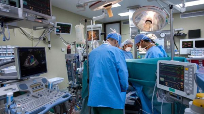 Operație laparoscopică pentru salvarea unui pacient de 36 de ani cu cancer de colon