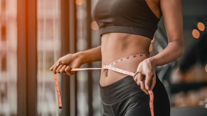 Cum să slăbești 3 kilograme în 5 zile cu o băutură simplă, făcută în casă. Te va costa doar un leu prepararea acesteia