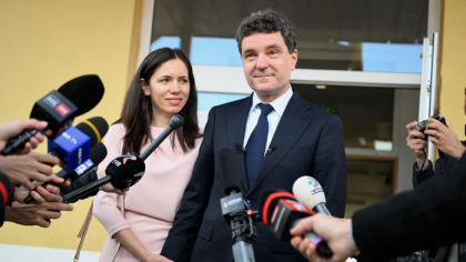 FT: Noul preşedinte al României are de înfruntat o bombă fiscală